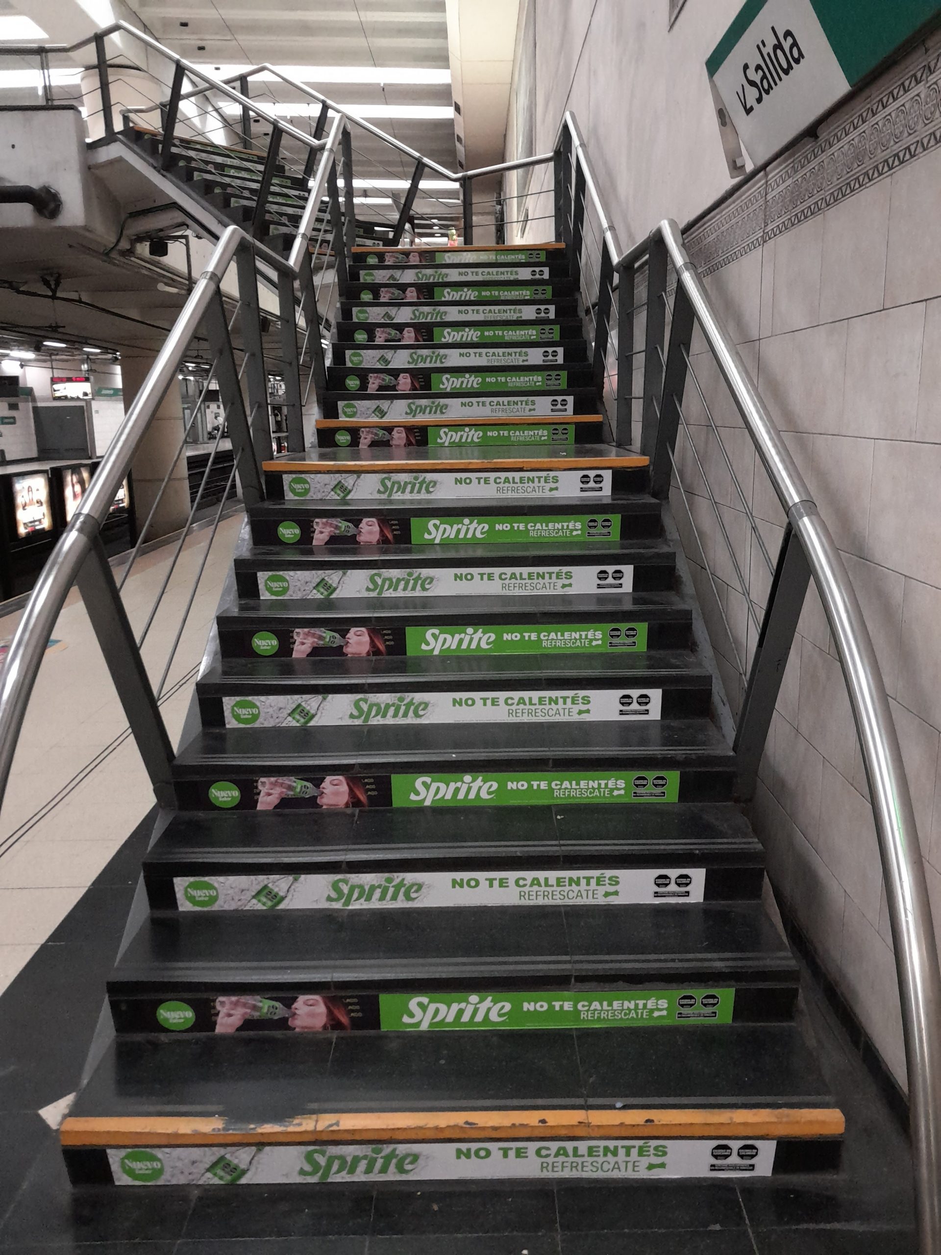 Frente de Escalera- Subte