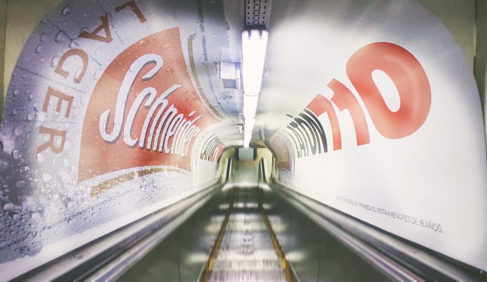 Escalera Mecánica Tematizada - Subte