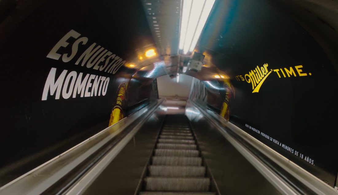 Lateral Escalera Tematizada - Subte